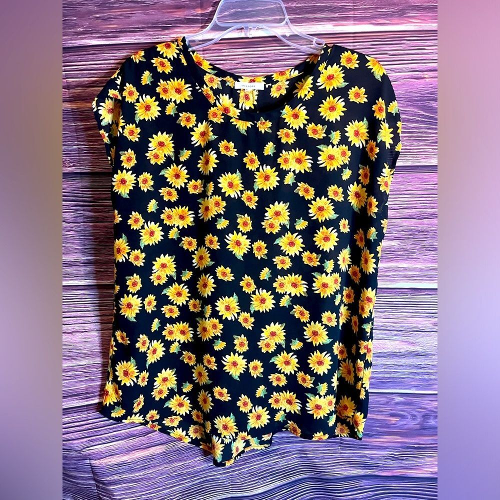 Pleione Sunflower Print Shirt. Size Small.